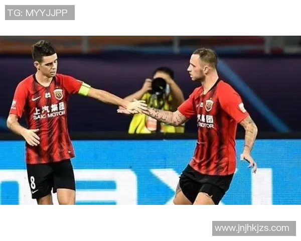 武汉羽毛球队与南京羽毛球队赛后复盘分析意识对抗与战术运用