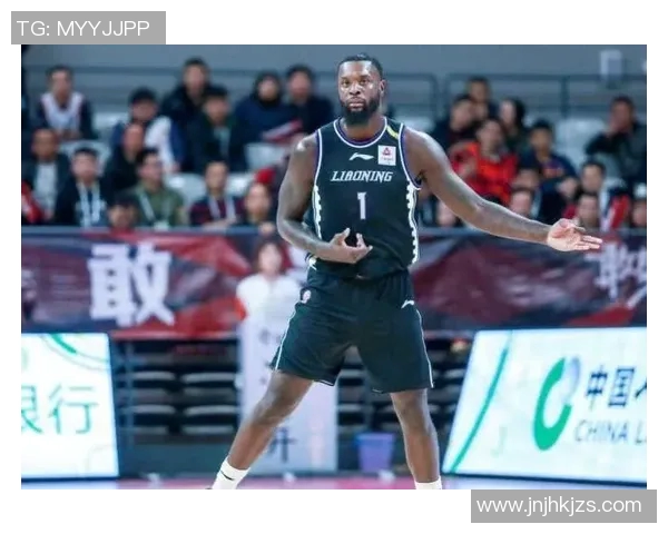 南京篮球队在邀请赛中以75分领跑积分榜展现强劲实力