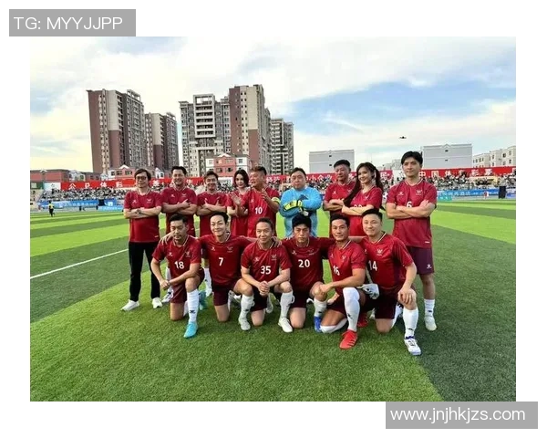 足球之星闪耀绿茵场他们的才华与努力值得我们由衷赞美与敬佩